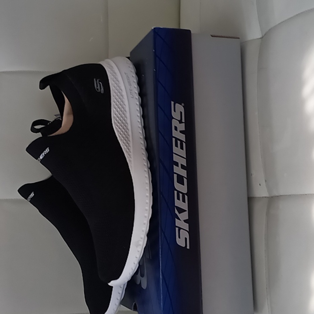 Skechers Sneakt Casual Size 10